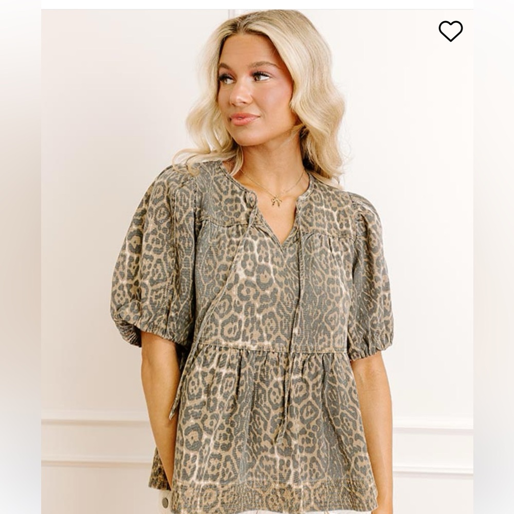 Leopard Print Puff Sleeve Top